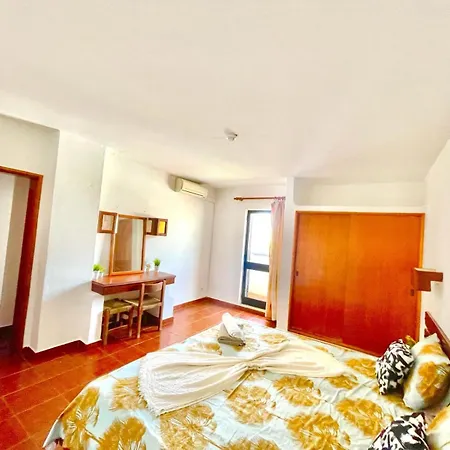 Lägenhet T1, Da Oura *